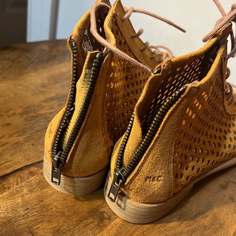 Musse & Cloud Aiden Peep Toe Lace Up Sandals - Picture 5 of 6